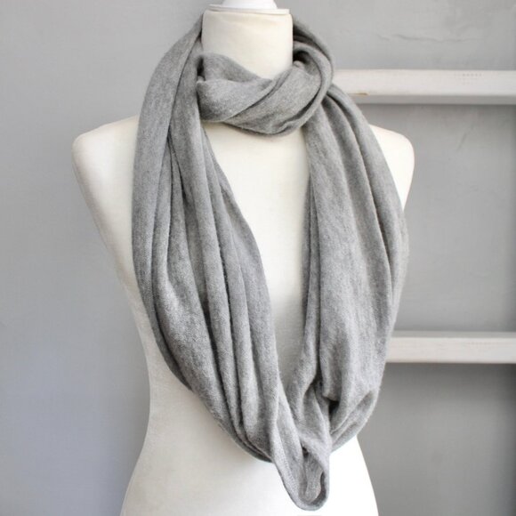 Club Monaco Gray Cashmere Infinity Knit Scarf - Picture 1 of 4
